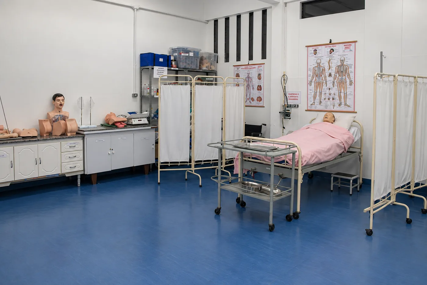 Laboratório profissionalizante equipado