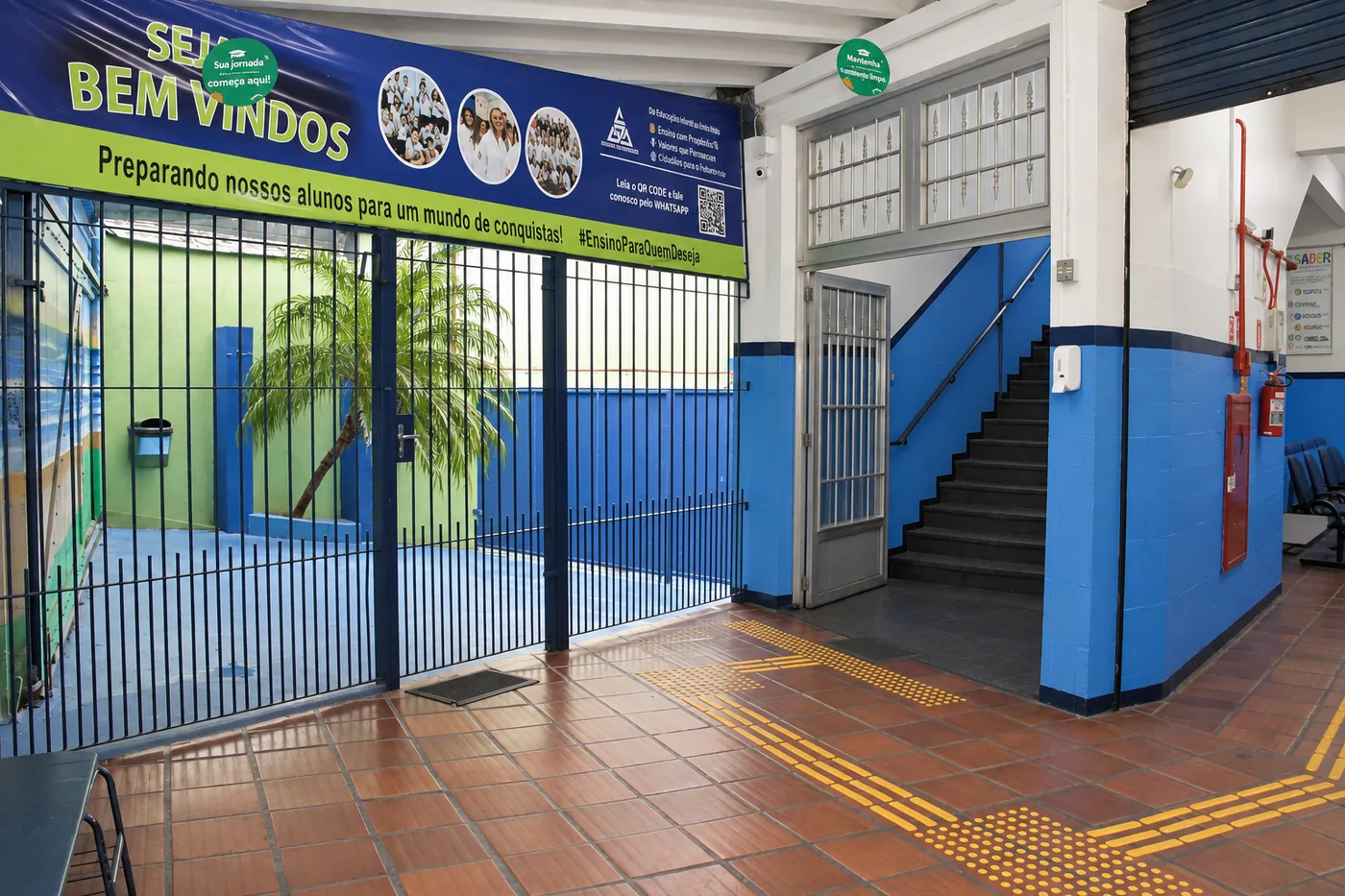 Entrada interna e acesso às salas