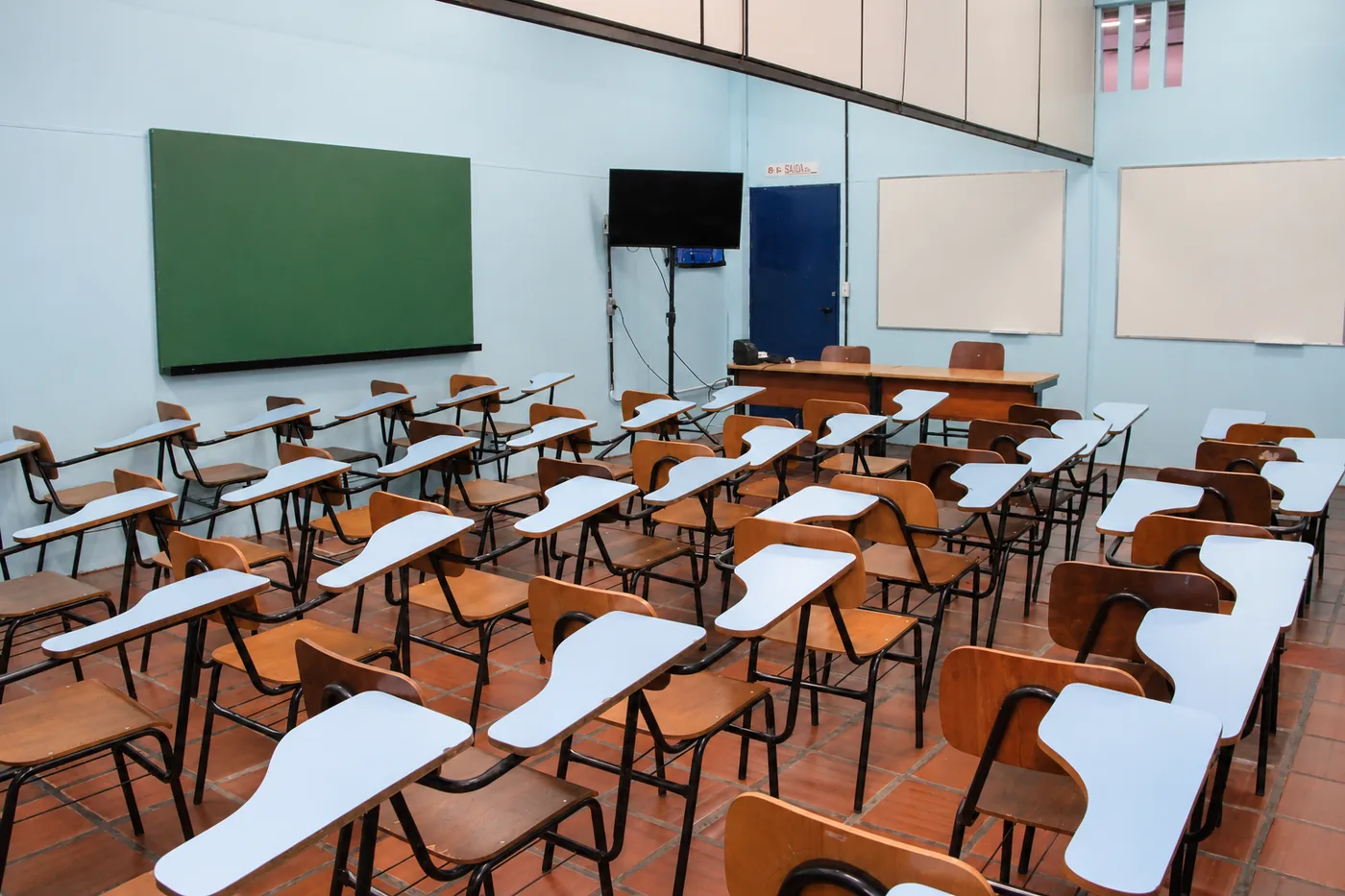 Sala de aula ampla